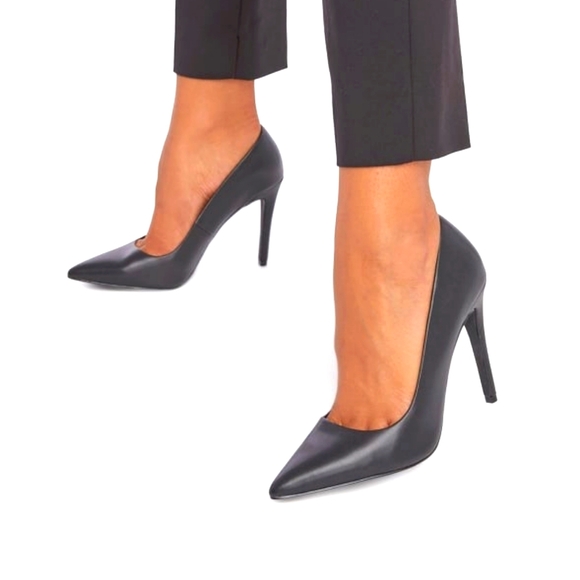 JustFab Shoes - BRAND NEW 💥 BLACK FAUX LEATHER PUMP SIZE 8.5